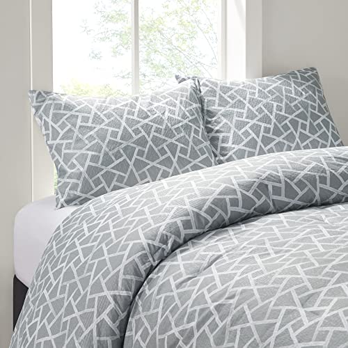 N Natori Soho Geometric Reversible Comforter Set - Embossed Seersucker Design, Cozy Oversized & Overfilled Bedding, Matching Shams, Decorative Pillow, King(110"x96"), Grey/White 4 Piece