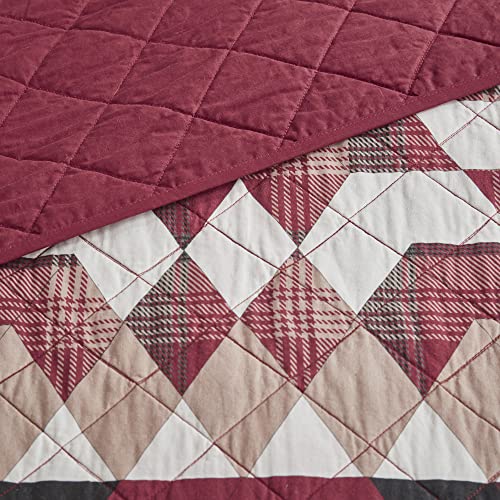 Woolrich Compass Reversible Quilt Set - Cottage Styling Reversed to Solid Color, All Season Lightweight Coverlet, Cozy Bedding Layer, Matching Shams, Oversized Full/Queen, Southwestern Red 3 Piece