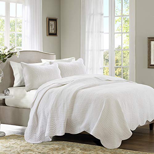 Madison Park Tuscany Quilt Set - Casual Damask Medallion Stitching Design, Lightweight Coverlet Bedspread Bedding, Shams, Scallop Edges White Full/Queen(94"x96") 3 Piece