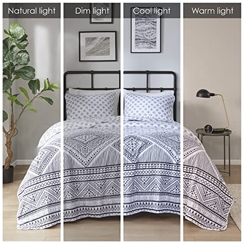 Intelligent Design Camila Reversible Quilt Set - Trendy Geometric Diamond Print, Pre-Washed Coverlet with Cotton Filling, Cozy Bedding Layer, Matching Sham, Twin/Twin XL Black/White 2 Piece